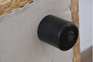 中古　希少な廃番品　arflex(アルフレックス)　A TABLE(エー テーブル)　holidays(ホリデイズ)　レザーを編み込んだローテーブル　(R-087959)