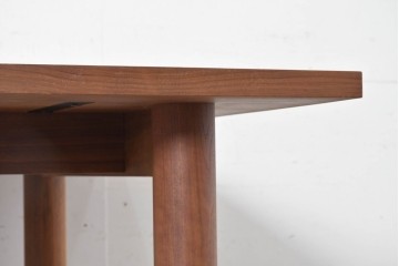 中古　美品　maruni(マルニ木工)　MALTA(マルタ)　ウォールナット材　ナチュラルモダンなダイニングテーブル　(R-087963)