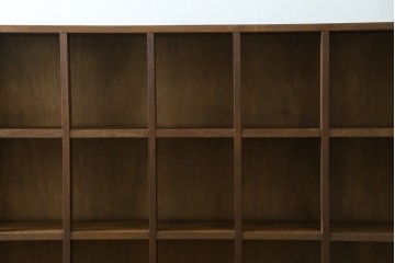 和製アンティーク　素朴な木味が味わい深いレトロなマス目棚　(R-087965)