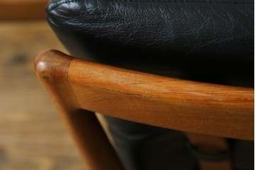 ジャパンヴィンテージ　チーク材　メンズライクスタイルの空間づくりに活躍する本革ダイニングチェア　(R-087967)