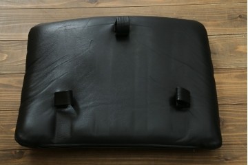 ジャパンヴィンテージ　チーク材　メンズライクスタイルの空間づくりに活躍する本革ダイニングチェア　(R-087967)