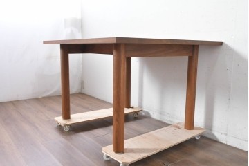 中古　美品　maruni(マルニ木工)　MALTA(マルタ)　ウォールナット材　ナチュラルモダンなダイニングテーブル　(R-087969)