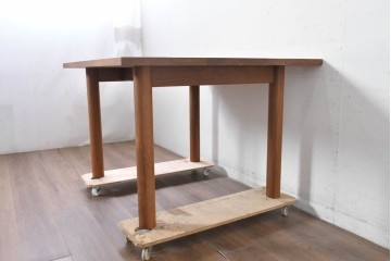 中古　美品　maruni(マルニ木工)　MALTA(マルタ)　ウォールナット材　ナチュラルモダンなダイニングテーブル　(R-087970)