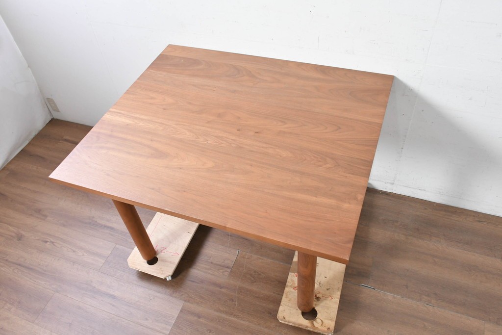 中古　美品　maruni(マルニ木工)　MALTA(マルタ)　ウォールナット材　ナチュラルモダンなダイニングテーブル　(R-087970)