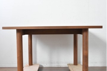 中古　美品　maruni(マルニ木工)　MALTA(マルタ)　ウォールナット材　ナチュラルモダンなダイニングテーブル　(R-087970)