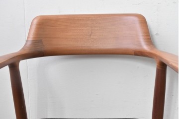 中古　美品　maruni(マルニ木工)　HIROSHIMA　ウォールナット材　流れるような曲線美のアームチェア4脚セット　セット定価約95万円　(R-087971)
