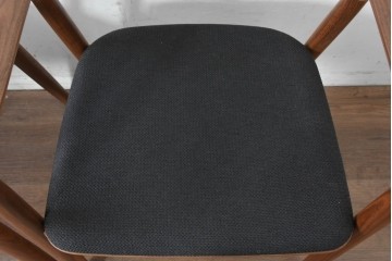 中古　美品　maruni(マルニ木工)　HIROSHIMA　ウォールナット材　流れるような曲線美のアームチェア4脚セット　セット定価約95万円　(R-087971)
