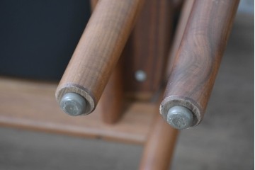 中古　美品　maruni(マルニ木工)　HIROSHIMA　ウォールナット材　流れるような曲線美のアームチェア4脚セット　セット定価約95万円　(R-087971)