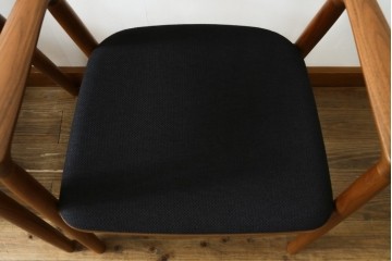中古　美品　maruni(マルニ木工)　HIROSHIMA　ウォールナット材　流れるような曲線美のアームチェア4脚セット　セット定価約95万円　(R-087972)