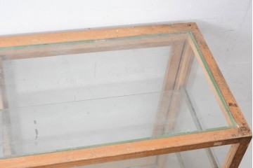 和製ヴィンテージ　人気の薄型!　楢(ナラ)材　全面ガラスのすっきりとした佇まいが魅力の引き戸付きショーケース　(R-087973)