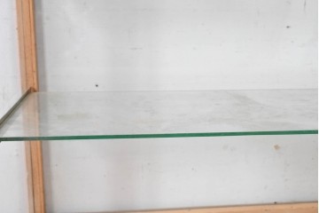 和製ヴィンテージ　人気の薄型!　楢(ナラ)材　全面ガラスのすっきりとした佇まいが魅力の引き戸付きショーケース　(R-087973)