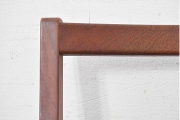 和製ヴィンテージ　北欧デザイン　チーク材　すっきりとしたフレームが上品なアームチェア　(R-087974)