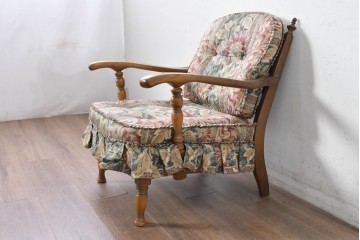 中古　飛騨産業　キツツキマーク　穂高シリーズ　楢(ナラ)材　クラシカルな花柄ファブリックの一人掛けソファ　(R-087975)