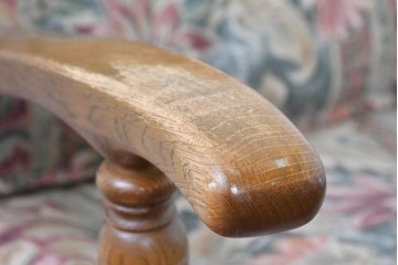 中古　飛騨産業　キツツキマーク　穂高シリーズ　楢(ナラ)材　クラシカルな花柄ファブリックの一人掛けソファ　(R-087975)
