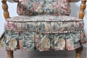 中古　飛騨産業　キツツキマーク　穂高シリーズ　楢(ナラ)材　クラシカルな花柄ファブリックの一人掛けソファ　(R-087975)