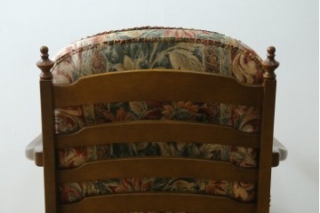 中古　飛騨産業　キツツキマーク　穂高シリーズ　楢(ナラ)材　クラシカルな花柄ファブリックの一人掛けソファ　(R-087975)