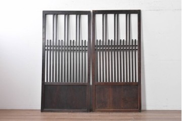 アンティーク建具　大正から昭和初期　和モダンな空間に映える落ち着いた格子戸2枚セット　(R-087978)