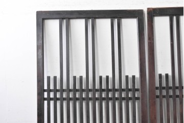 アンティーク建具　大正から昭和初期　和モダンな空間に映える落ち着いた格子戸2枚セット　(R-087978)