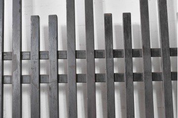 アンティーク建具　大正から昭和初期　和モダンな空間に映える落ち着いた格子戸2枚セット　(R-087978)