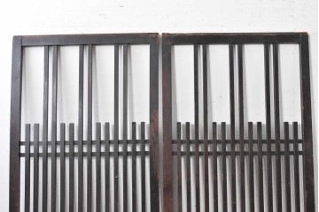 アンティーク建具　大正から昭和初期　和モダンな空間に映える落ち着いた格子戸2枚セット　(R-087978)