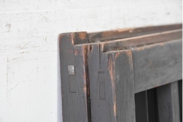アンティーク建具　大正から昭和初期　和モダンな空間に映える落ち着いた格子戸2枚セット　(R-087978)