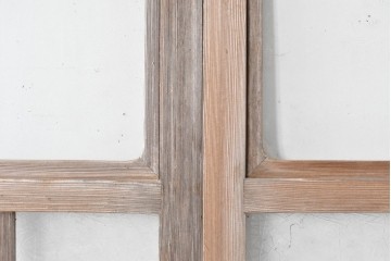 ヴィンテージ建具　昭和中期　趣ある縦桟デザインの玄関戸2枚セット　(R-087981)