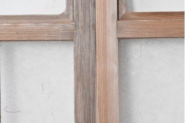 ヴィンテージ建具　昭和中期　趣ある縦桟デザインの玄関戸2枚セット　(R-087981)