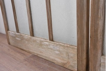 ヴィンテージ建具　昭和中期　趣ある縦桟デザインの玄関戸2枚セット　(R-087981)