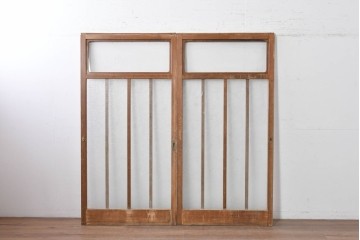 ヴィンテージ建具　昭和中期　趣ある縦桟デザインの玄関戸2枚セット　(R-087981)