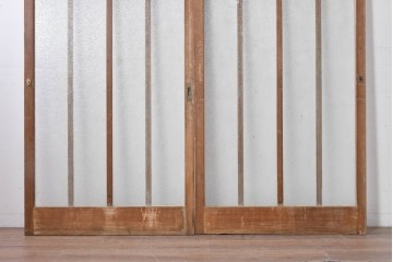 ヴィンテージ建具　昭和中期　趣ある縦桟デザインの玄関戸2枚セット　(R-087981)
