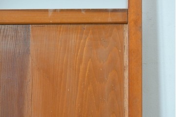 アンティーク建具　昭和中期　丸みを帯びた木製引手が愛らしいガラス入り扉1枚　(R-087983)
