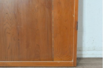 アンティーク建具　昭和中期　丸みを帯びた木製引手が愛らしいガラス入り扉1枚　(R-087983)