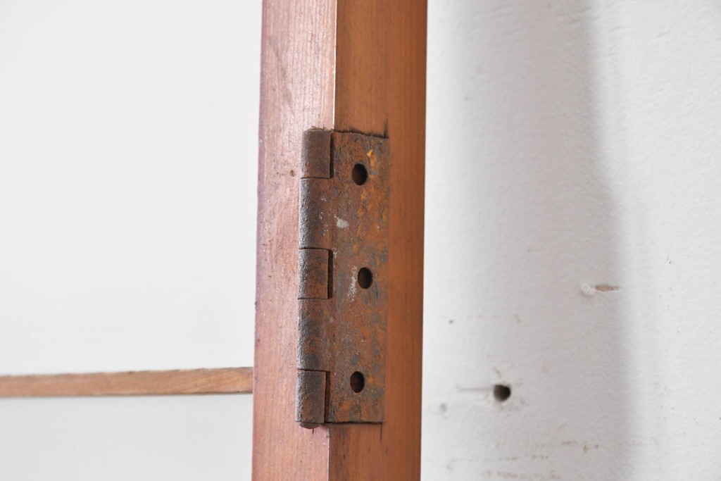 アンティーク建具　昭和中期　丸みを帯びた木製引手が愛らしいガラス入り扉1枚　(R-087983)
