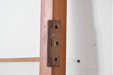 アンティーク建具　昭和中期　丸みを帯びた木製引手が愛らしいガラス入り扉1枚　(R-087983)