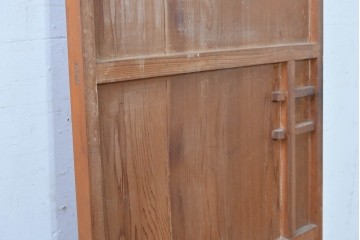 アンティーク建具　昭和中期　丸みを帯びた木製引手が愛らしいガラス入り扉1枚　(R-087983)