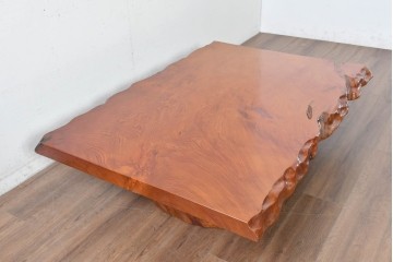 中古　高級品　屋久杉　一枚板　漆塗り　自然美あふれる耳付き座卓　定価約150万円　(R-087984)