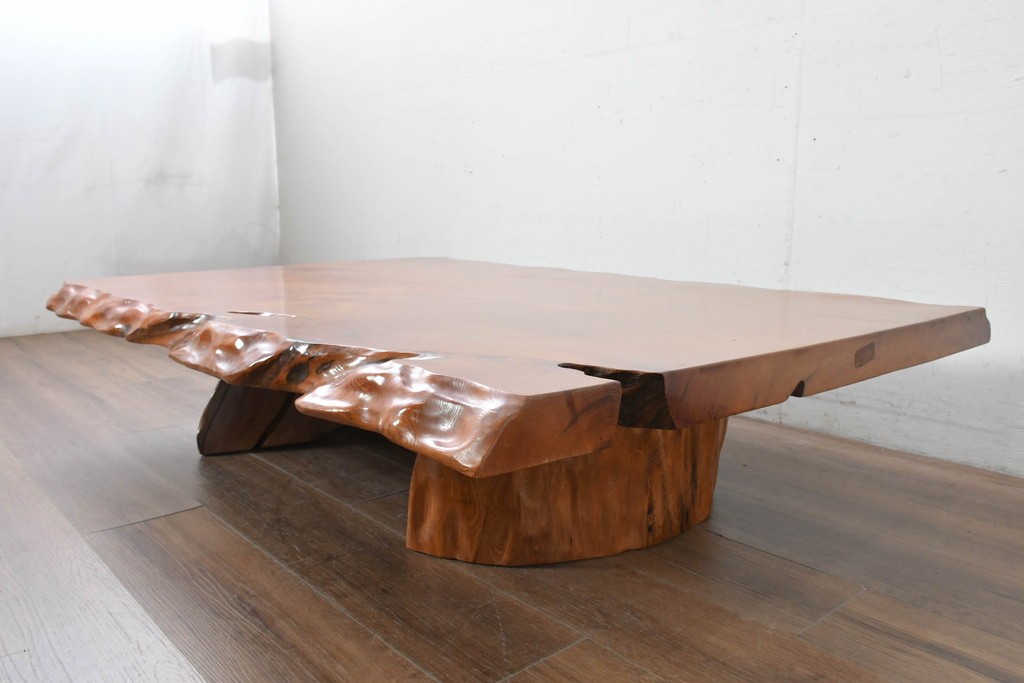 中古　高級品　屋久杉　一枚板　漆塗り　自然美あふれる耳付き座卓　定価約150万円　(R-087984)