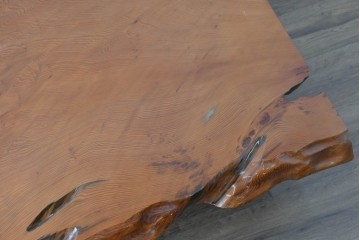 中古　高級品　屋久杉　一枚板　漆塗り　自然美あふれる耳付き座卓　定価約150万円　(R-087984)