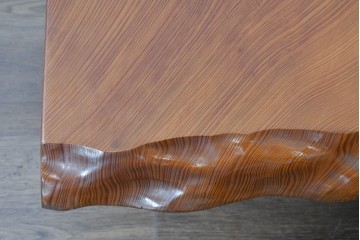 中古　高級品　屋久杉　一枚板　漆塗り　自然美あふれる耳付き座卓　定価約150万円　(R-087984)
