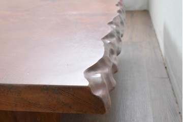 中古　高級品　屋久杉　一枚板　漆塗り　自然美あふれる耳付き座卓　定価約150万円　(R-087984)