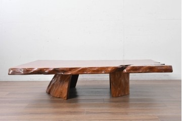 中古　高級品　屋久杉　一枚板　漆塗り　自然美あふれる耳付き座卓　定価約150万円　(R-087985)