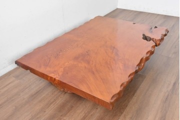 中古　高級品　屋久杉　一枚板　漆塗り　自然美あふれる耳付き座卓　定価約150万円　(R-087985)