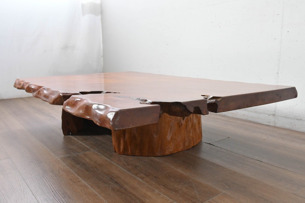 中古　高級品　屋久杉　一枚板　漆塗り　自然美あふれる耳付き座卓　定価約150万円　(R-087985)
