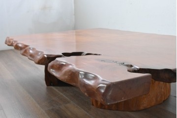 中古　高級品　屋久杉　一枚板　漆塗り　自然美あふれる耳付き座卓　定価約150万円　(R-087985)
