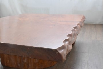 中古　高級品　屋久杉　一枚板　漆塗り　自然美あふれる耳付き座卓　定価約150万円　(R-087985)