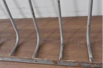 和製ヴィンテージ　昭和レトロ　幅約3.7メートル!　存在感あふれる特大サイズのアイアンフェンス　(R-087987)