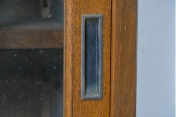 和製ヴィンテージ　樺(カバ)材　ガラス引き戸付きキャビネット　(R-087989)