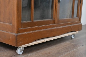 和製ヴィンテージ　樺(カバ)材　ガラス引き戸付きキャビネット　(R-087992)