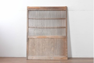 アンティーク建具　昭和初期　時を重ねた木味が魅力の格子蔵戸1枚　(R-087996)