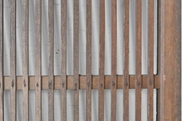 アンティーク建具　昭和初期　時を重ねた木味が魅力の格子蔵戸1枚　(R-087996)